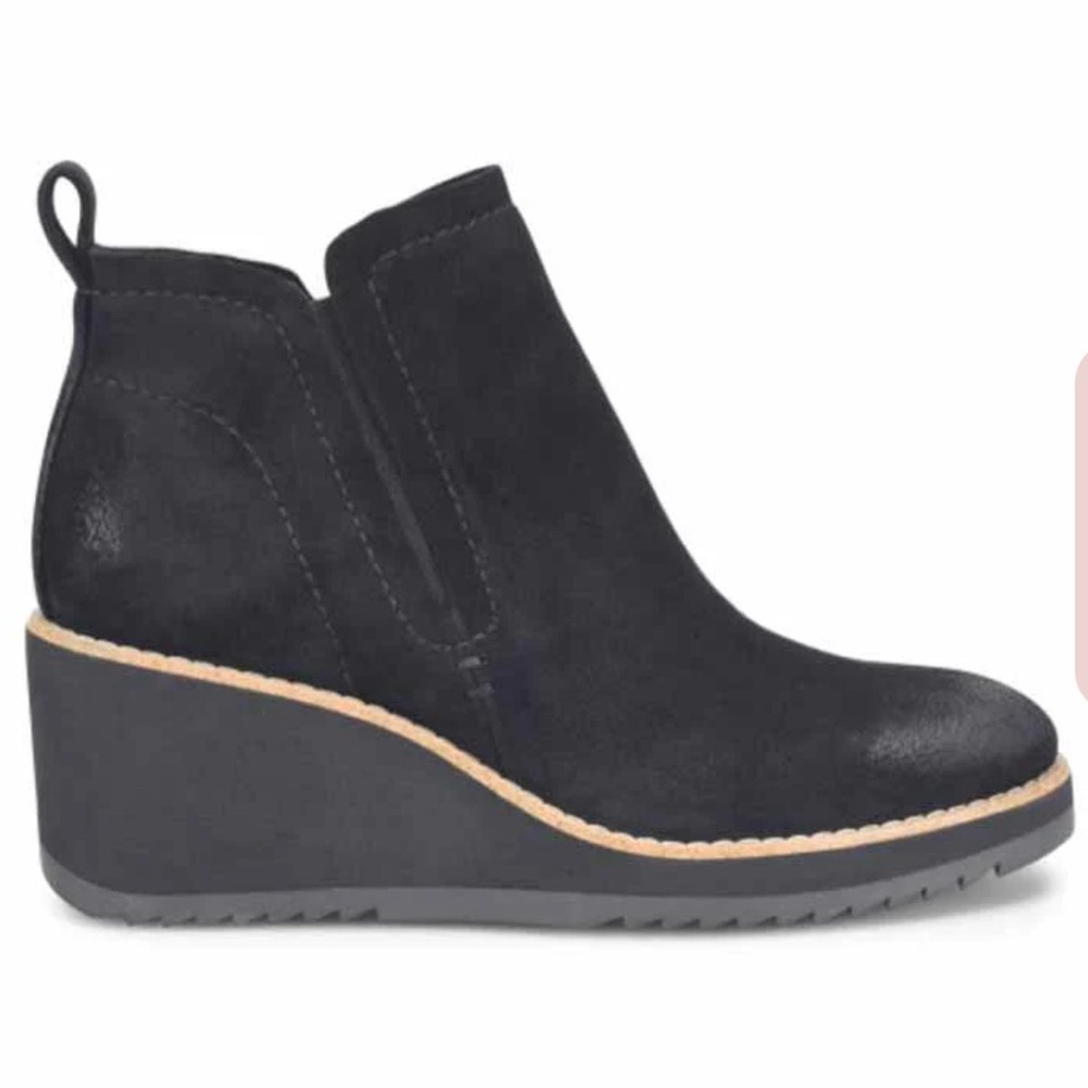 NWOT Sofft Emeree black suede Chelsea wedge boot